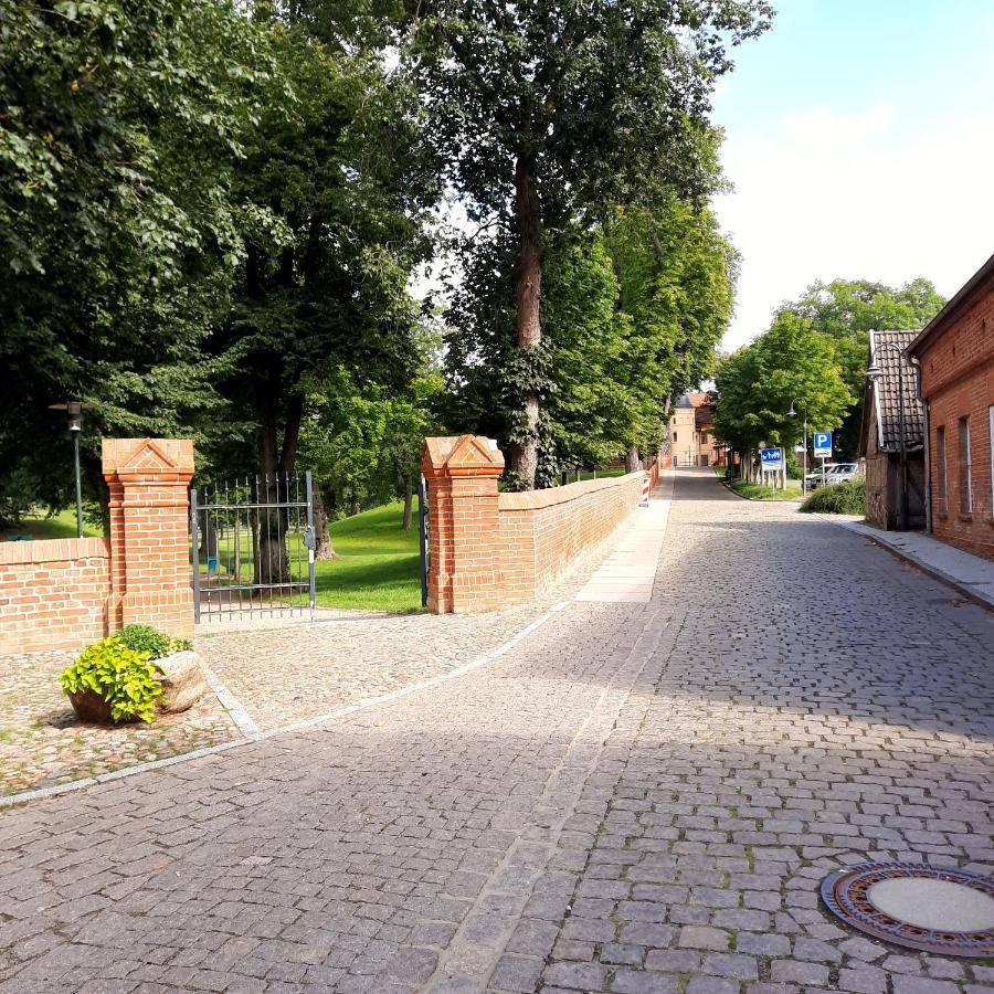 Ferienwohnung Am Schloss Reuterstadt Stavenhagen Εξωτερικό φωτογραφία