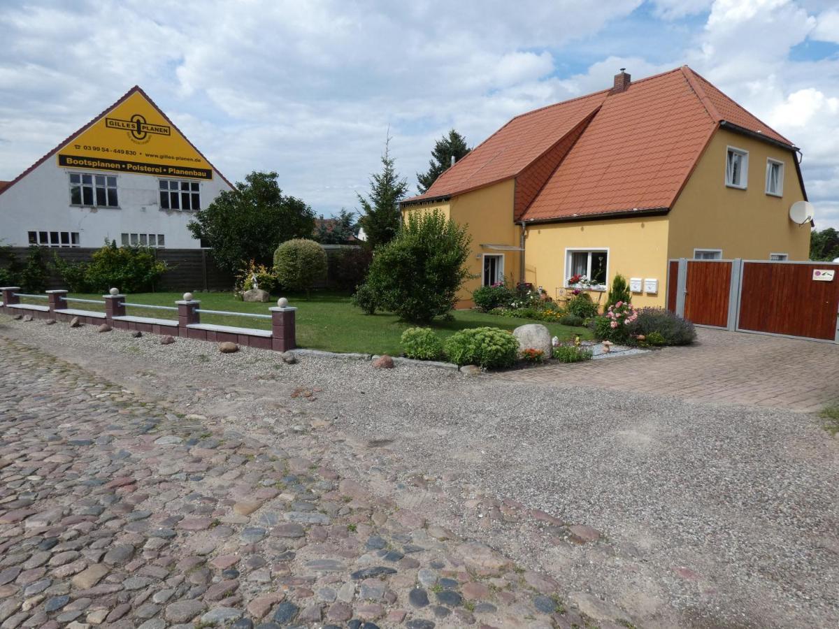 Ferienwohnung Am Schloss Reuterstadt Stavenhagen Εξωτερικό φωτογραφία